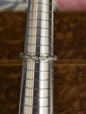 14k white gold Diamond-Cut Pattern Stackable Band